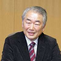 学長 篠塚 徹