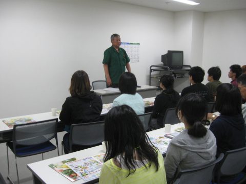 【画像】札幌丸果の仲村取締役から市場の役割と現状について講義を受けました