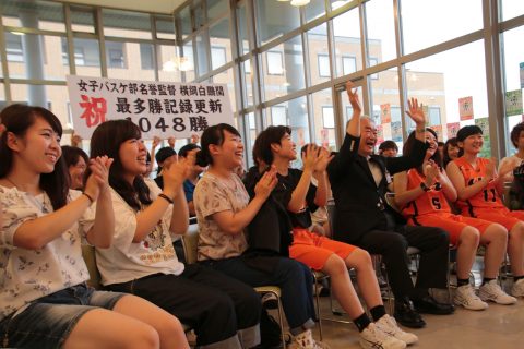 横綱白鵬関 最多勝記録更新1048勝の瞬間