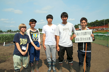 国際学部生の圃場は飛び地です。誘導が大変でした