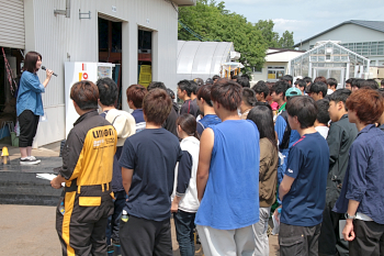 学生代表の沼田さんが元気よく開会宣言です