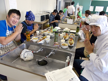 それでは皆さん一斉に「いただきます」