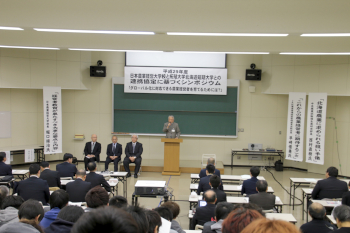 篠塚学長のご挨拶でシンポジウムは開会しました