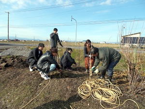 果樹研究会で冬囲い作業です