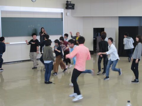 拓殖大学北海道短期大学にて演出家によるワークショップ