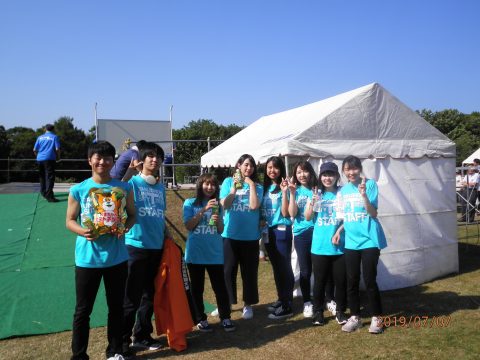 学生司会者8人衆も終わってホット