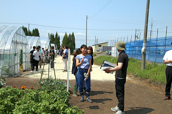 国際学部の担当の保育学科圃場