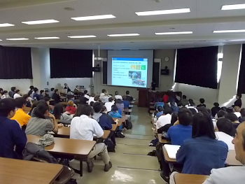 本学学生150名以上が出席しました