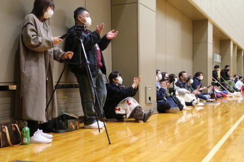 ナイスプレーに応援も盛り上がります