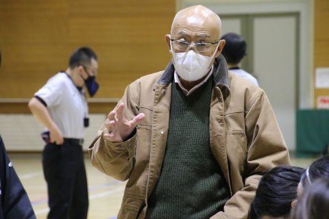 監督からは「自分たちで解決するよう」指示が出ます