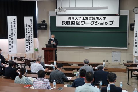 篠塚学長の開会挨拶