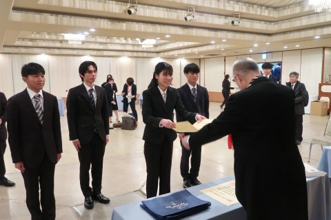 学長から学位記授与