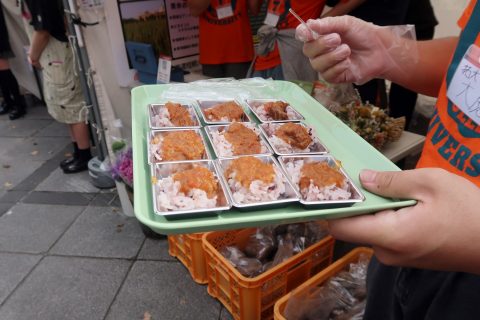 マリアージュカレーは試食をご用意！