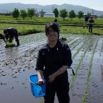 3　女子も手植え